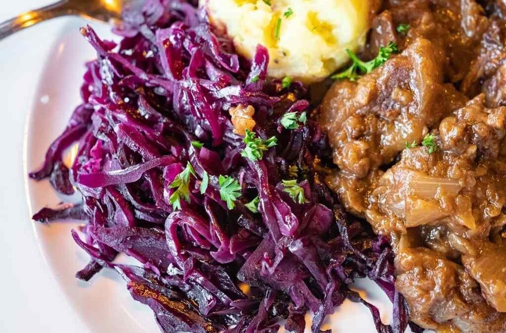 Red cabbage with lardons